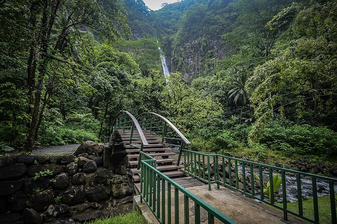 Private : Tahiti Museum & Circle Island Tour, Afternoon Tour (5h) - Faarumai Waterfalls offer a choice of effort