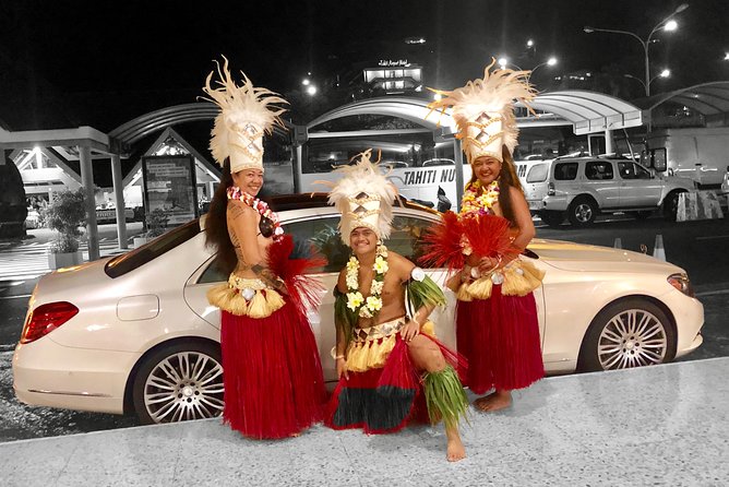 Private transfer Airport, Hotels, Pensions, Ferry, Restaurants - A calm first step after landing in Papeete