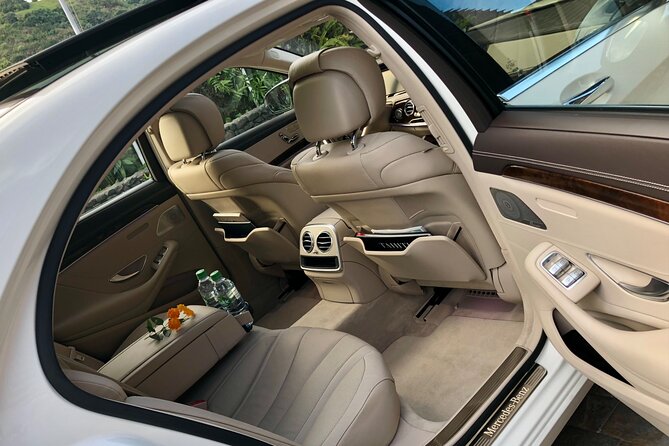 Private transfer Airport, Hotels, Pensions, Ferry, Restaurants - The personal service is the main advantage