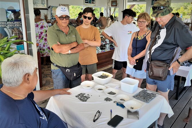 Raiatea-Beautiful Black Pearl of Tahiti and the Vanilla of Tahaa - Tahaa vanilla and the family plantation