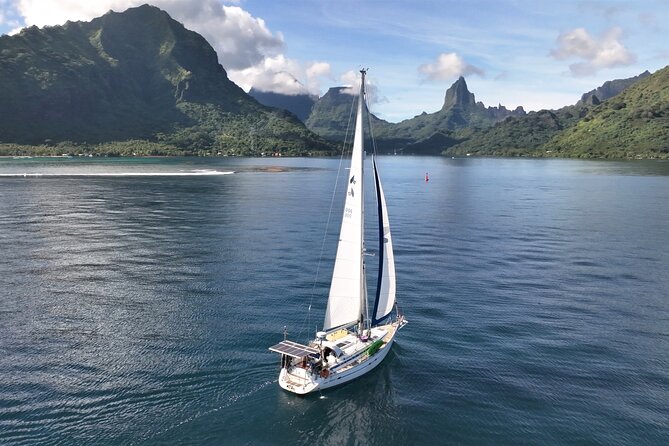 Sunset Cruise : Moorea Sailing on a Catamaran named Taboo - Ōpūnohu Bay and the changing view