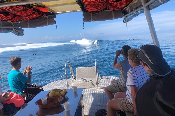 Taxi Boat to Watch the Teahupoo International Surfing Competition - Choosing the best place on the boat