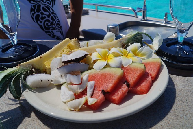 Toa Boat Bora Bora Private Lagoon tour with Lunch on Entertainer Bar Boat - A private start on Bora Bora’s lagoon