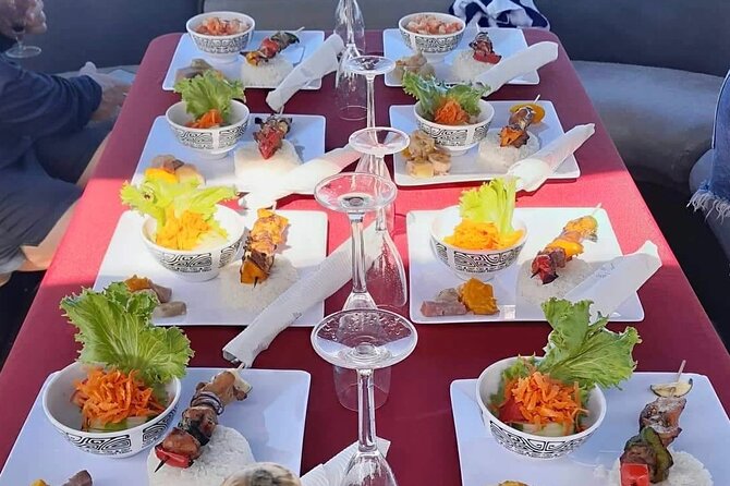 Toa Boat Bora Bora Private Lagoon tour with Lunch on Entertainer Bar Boat - Polynesian stories and views from the water