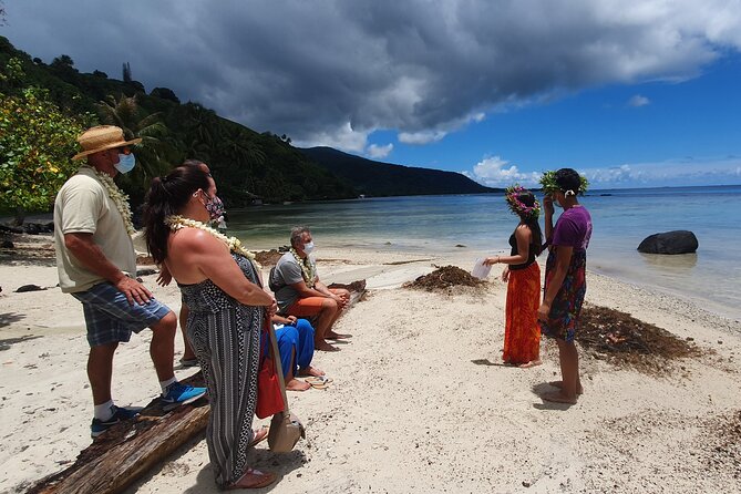 Tour Tahiti in Private - Maraa Grotto: a cool start beneath the banyan tree
